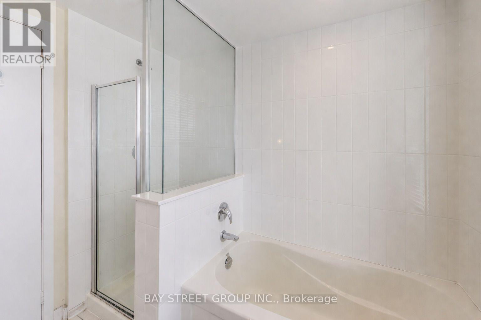 Th07 - 25 Singer Court, Toronto, Ontario  M2K 0B3 - Photo 7 - C13712580
