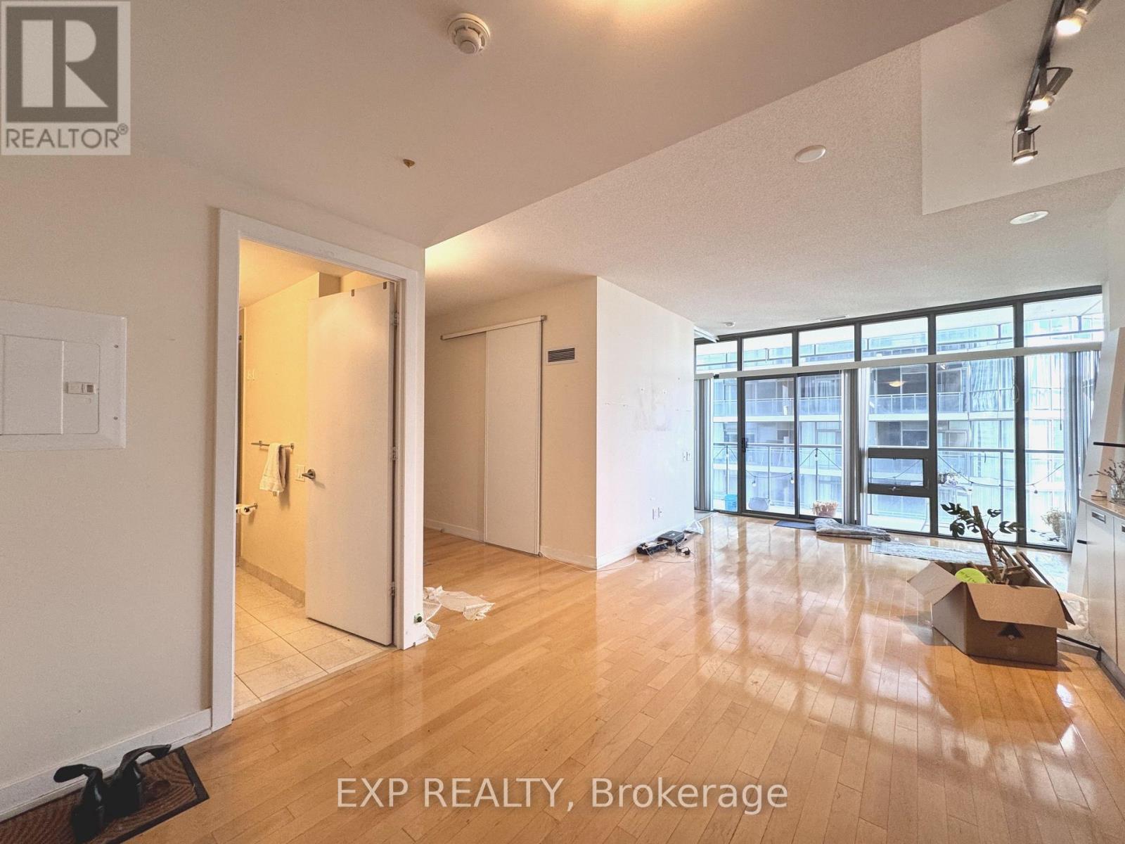 2001 - 33 Charles Street E, Toronto, Ontario  M4Y 0A2 - Photo 2 - C13712590