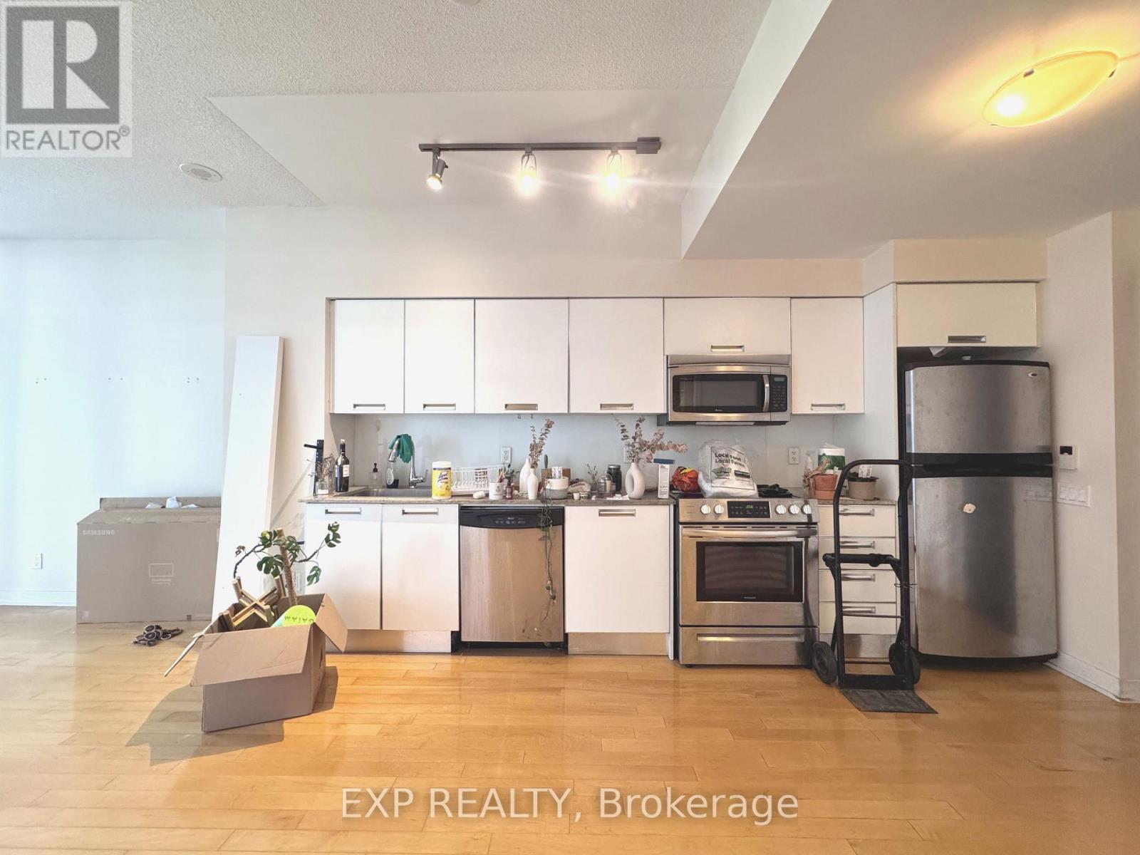 2001 - 33 Charles Street E, Toronto, Ontario  M4Y 0A2 - Photo 3 - C13712590