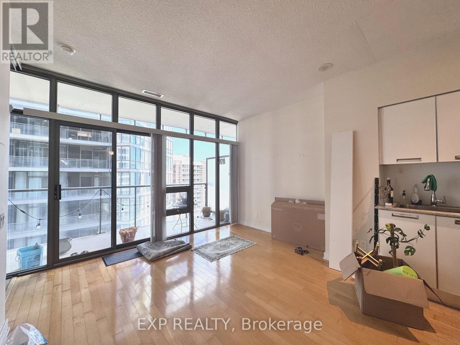 2001 - 33 Charles Street E, Toronto, Ontario  M4Y 0A2 - Photo 6 - C13712590