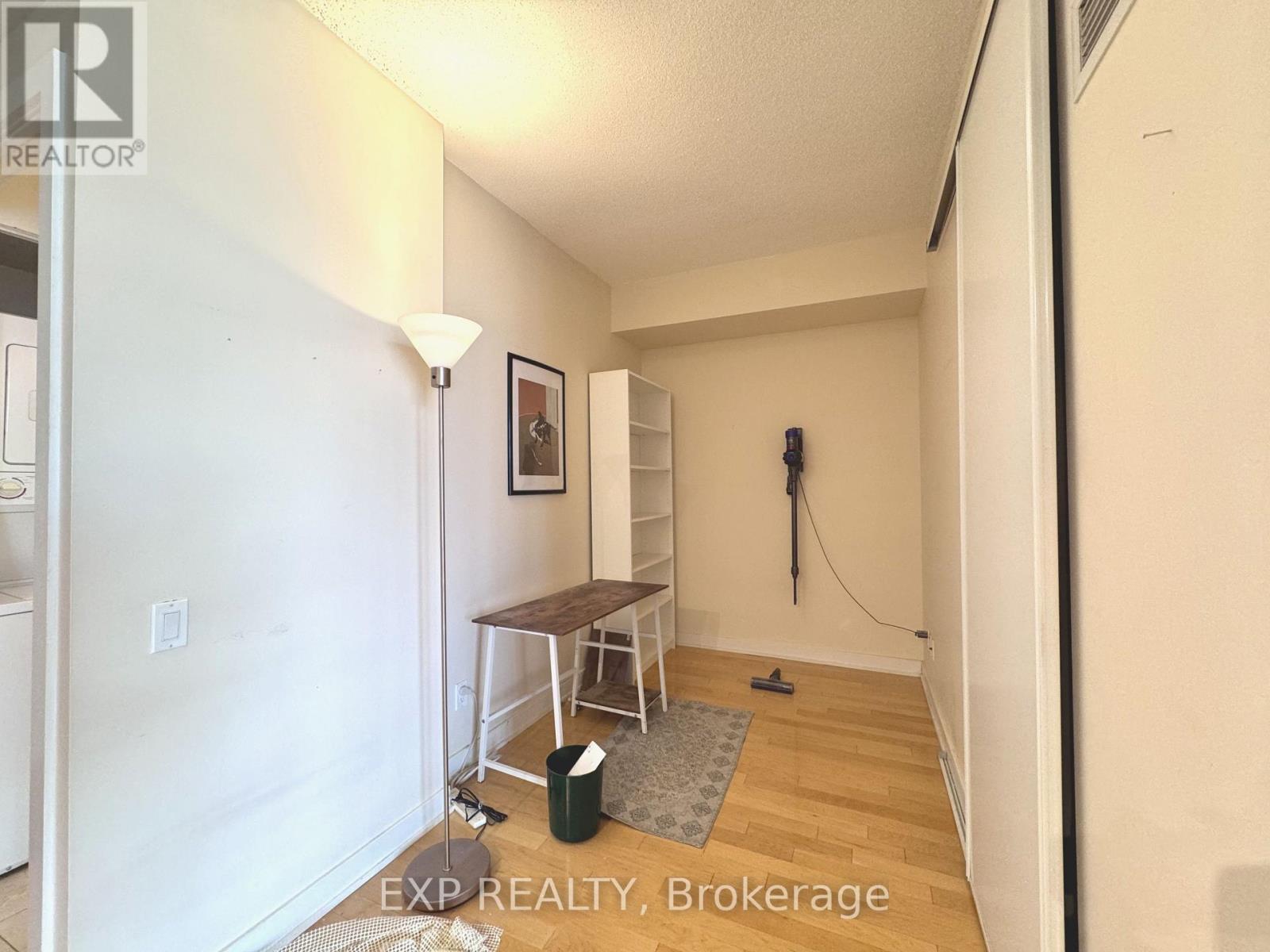 2001 - 33 Charles Street E, Toronto, Ontario  M4Y 0A2 - Photo 8 - C13712590