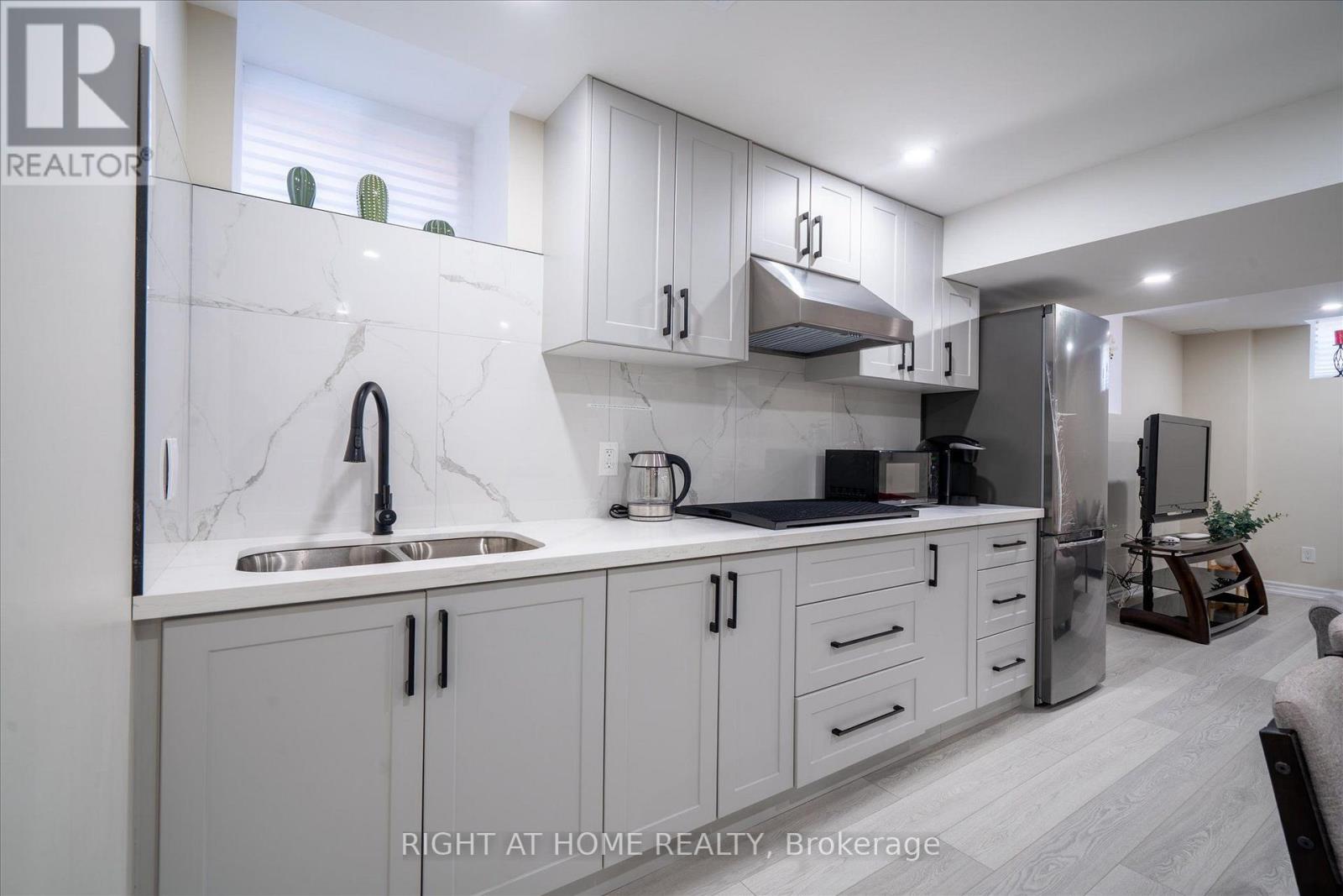 40 Stannardville Drive, Ajax, Ontario  L1T 0N9 - Photo 6 - E13712568
