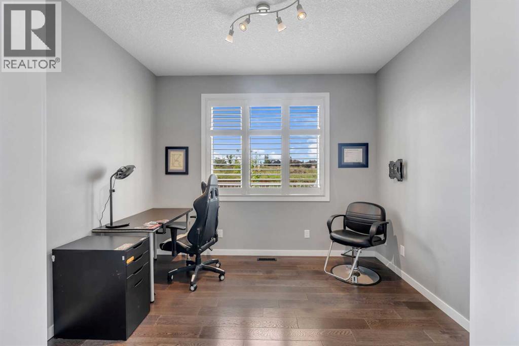 353 Kinniburgh Boulevard, Chestermere, Alberta  T1X 0P4 - Photo 14 - A2340099