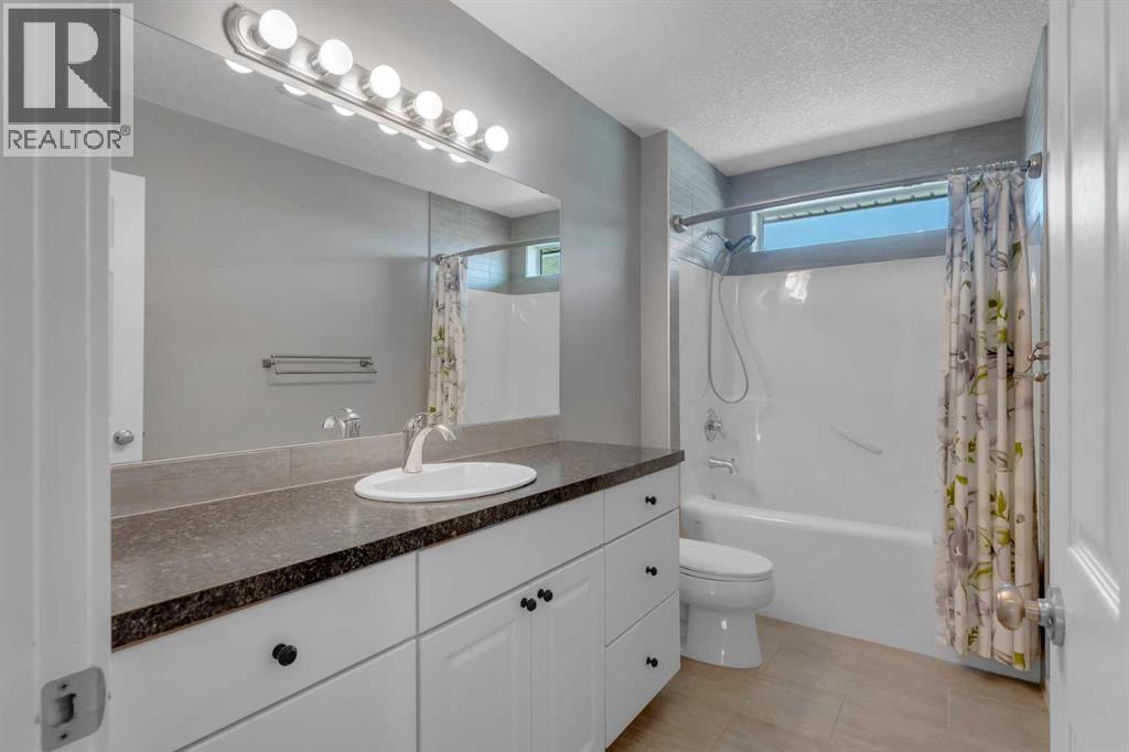 353 Kinniburgh Boulevard, Chestermere, Alberta  T1X 0P4 - Photo 21 - A2340099