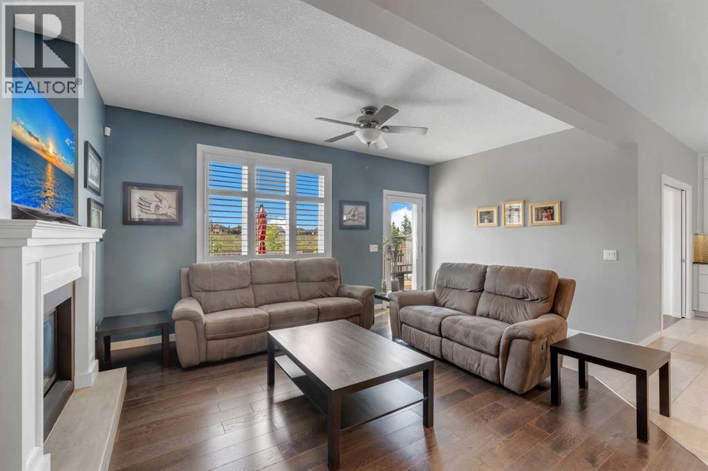 353 Kinniburgh Boulevard, Chestermere, Alberta  T1X 0P4 - Photo 4 - A2340099