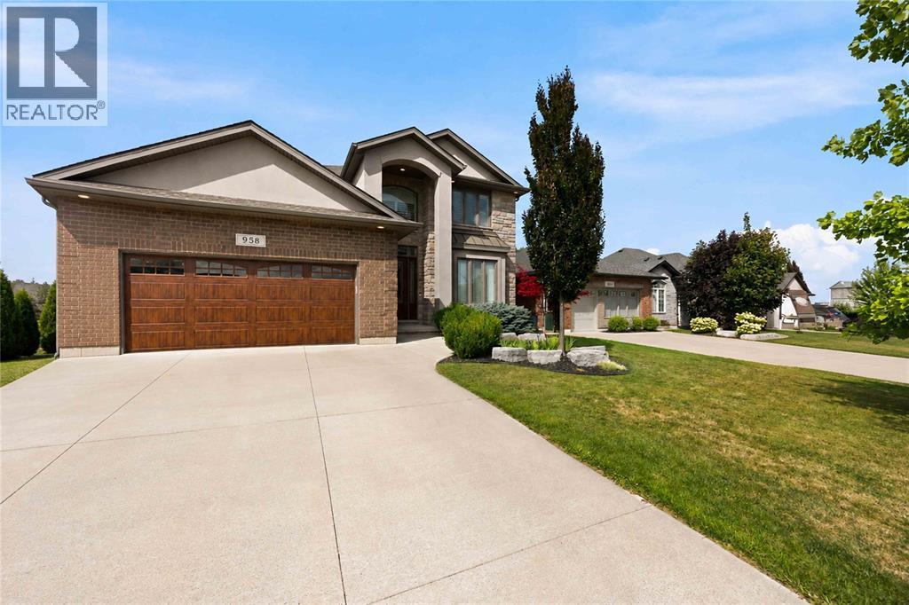 958 RIOPELLE DRIVE Sarnia Ontario Canada N7S0B5 3