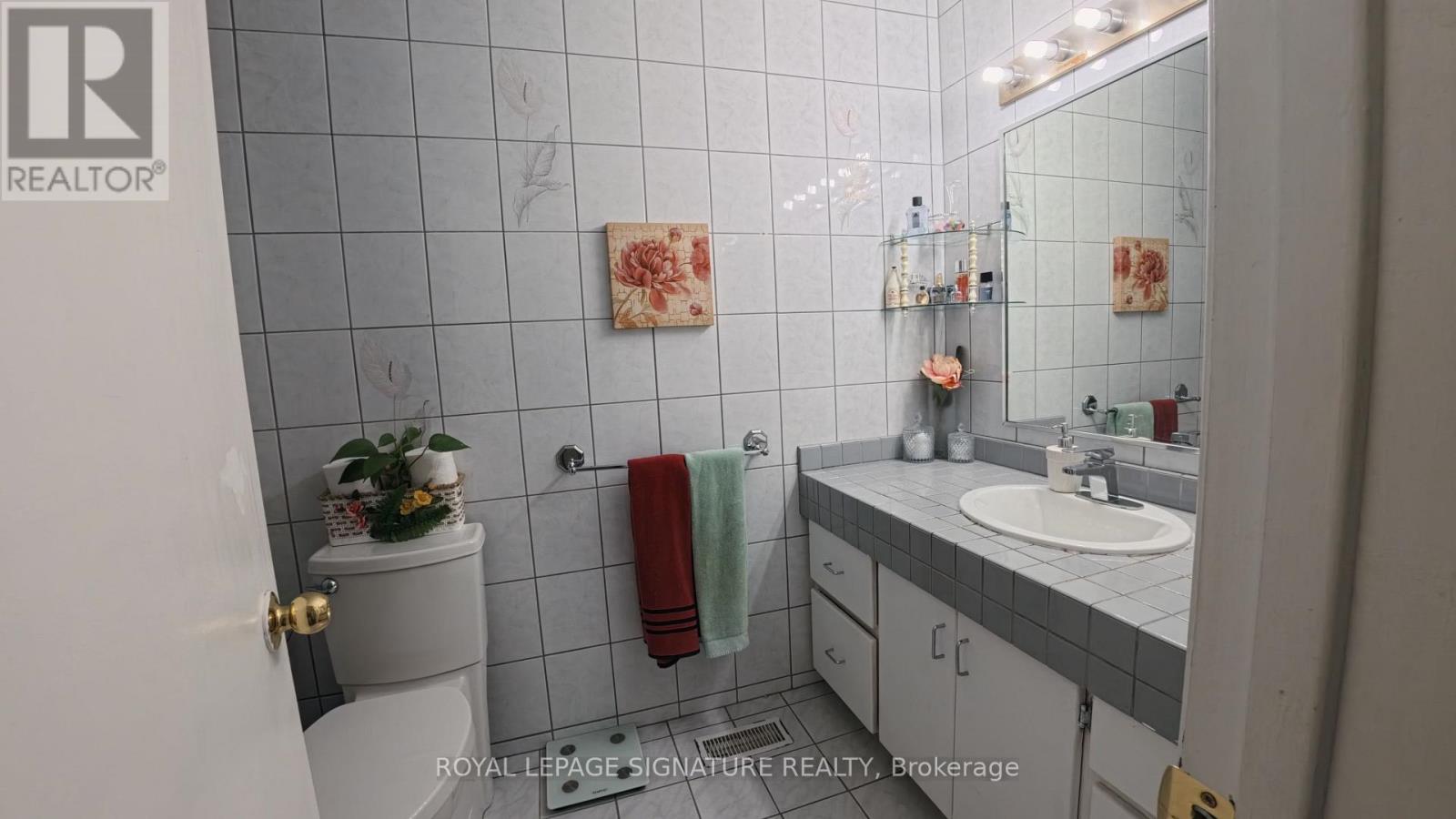 Upper - 3471 The Credit Woodlands Drive, Mississauga, Ontario  L5C 2K5 - Photo 14 - W13523274