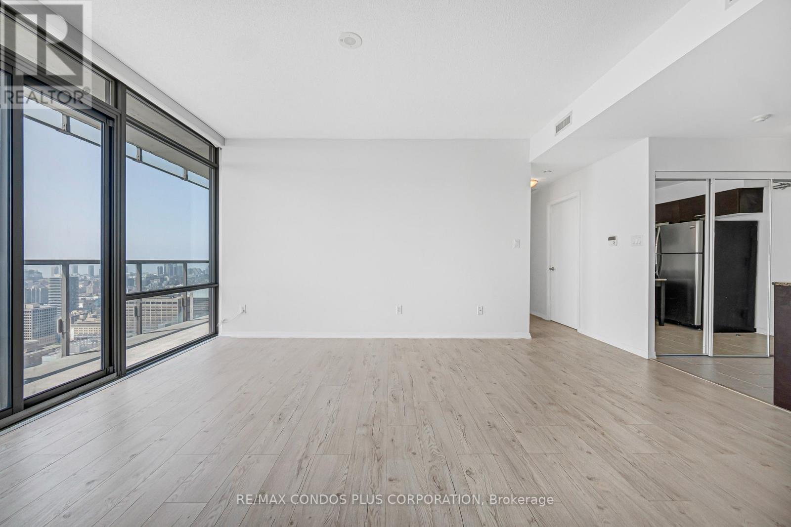 4404 - 38 Grenville Street, Toronto, Ontario  M4Y 1A5 - Photo 3 - C13712624