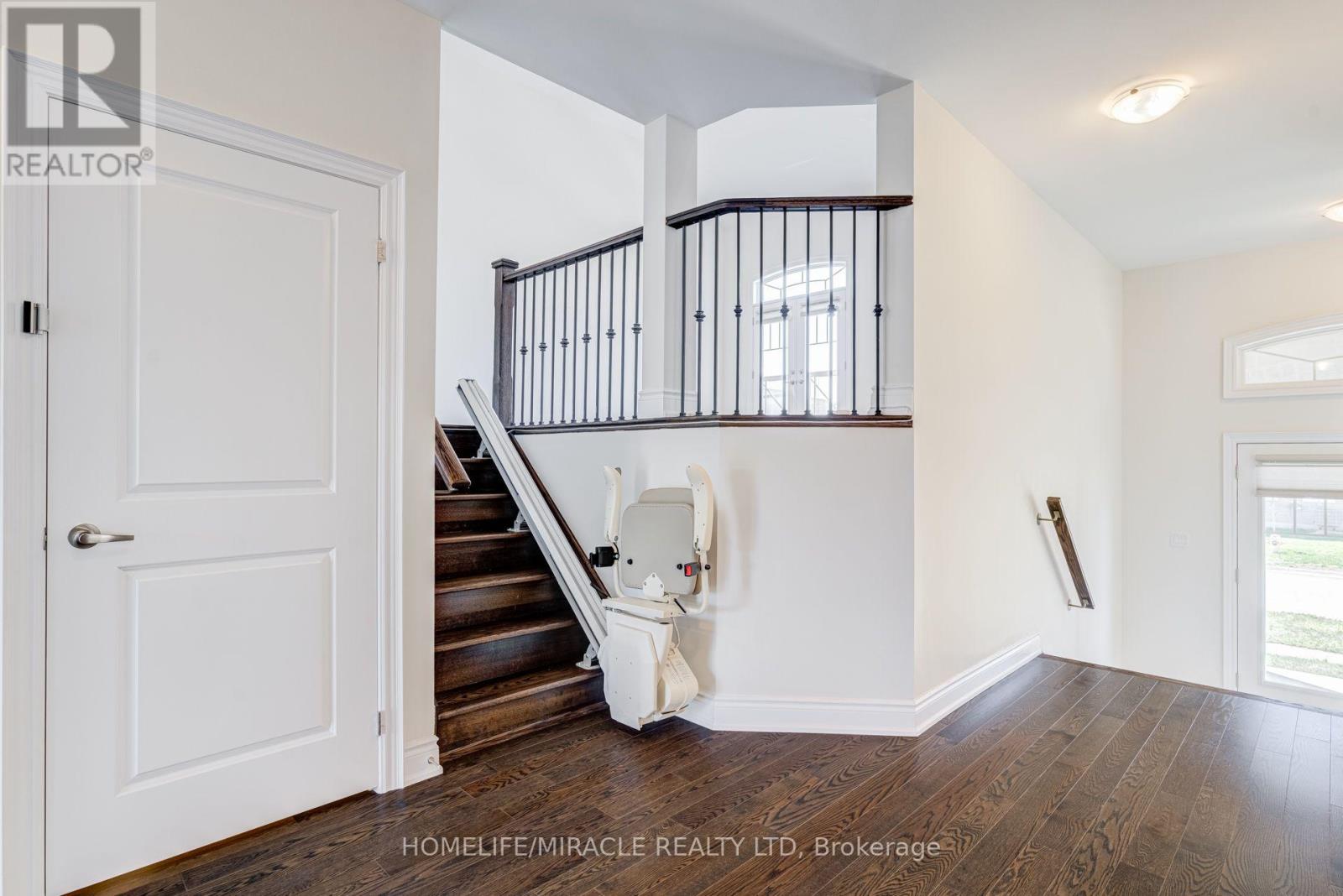 25 Lorne Thomas Place, New Tecumseth, Ontario L9R 0T8 - Photo 13 - N13712598