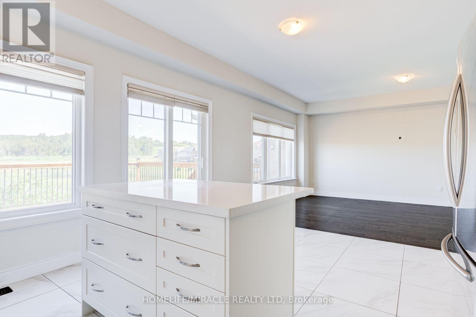 25 Lorne Thomas Place, New Tecumseth, Ontario L9R 0T8 - Photo 9 - N13712598