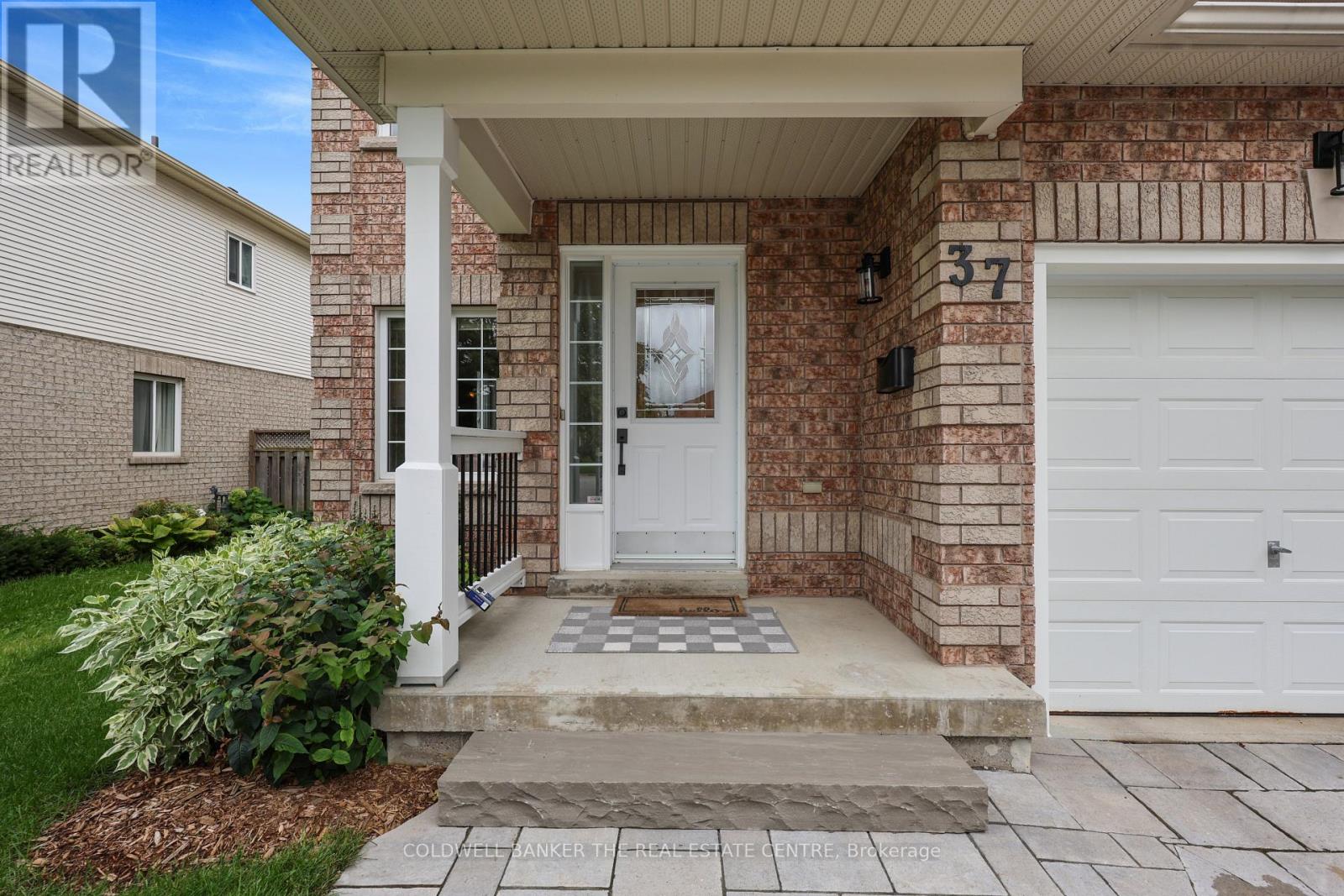 37 Rainbow Court, Georgina, Ontario  L4P 3Z6 - Photo 3 - N13712600