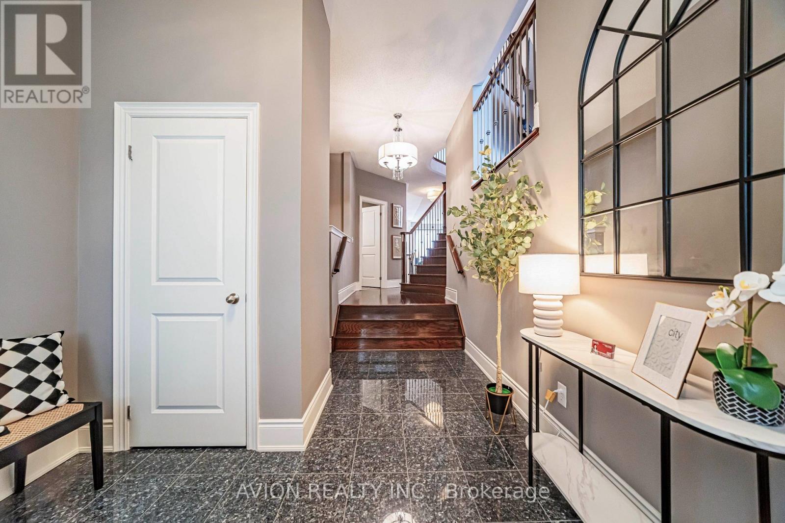 46 Rogers Trail, Bradford West Gwillimbury, Ontario  L3Z 0G5 - Photo 3 - N13712610