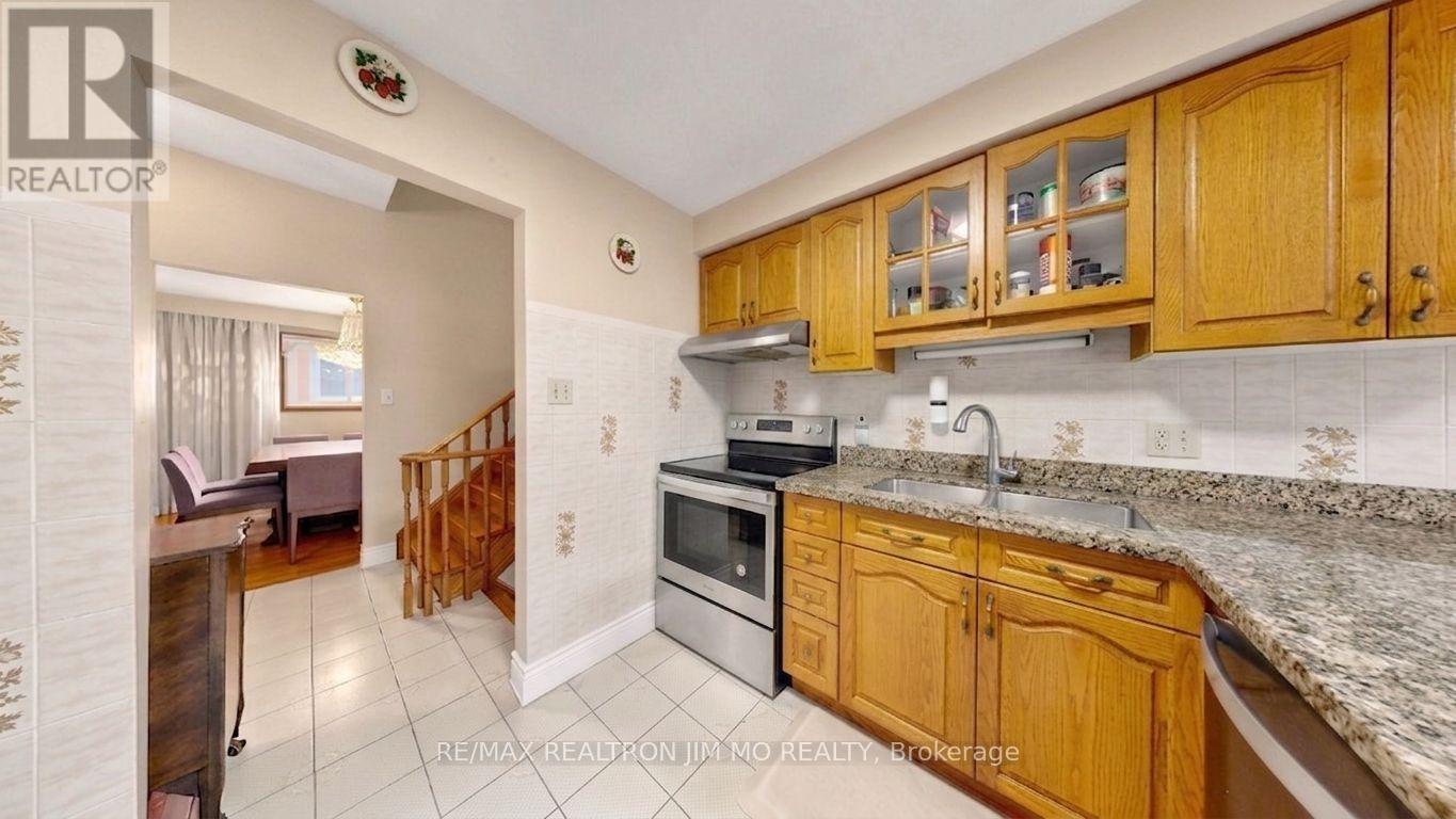 211 Risebrough Circuit, Markham, Ontario  L3R 3J1 - Photo 12 - N13712646