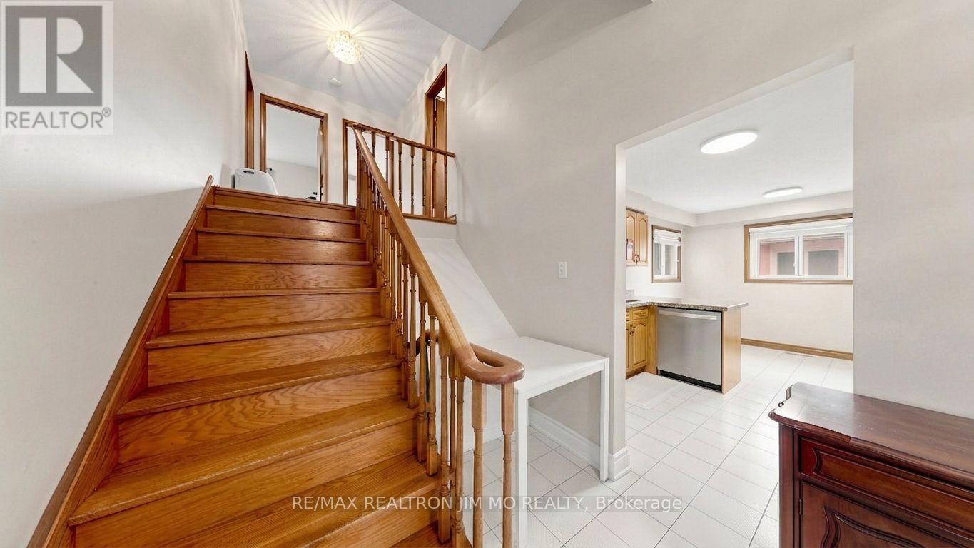 211 Risebrough Circuit, Markham, Ontario  L3R 3J1 - Photo 14 - N13712646