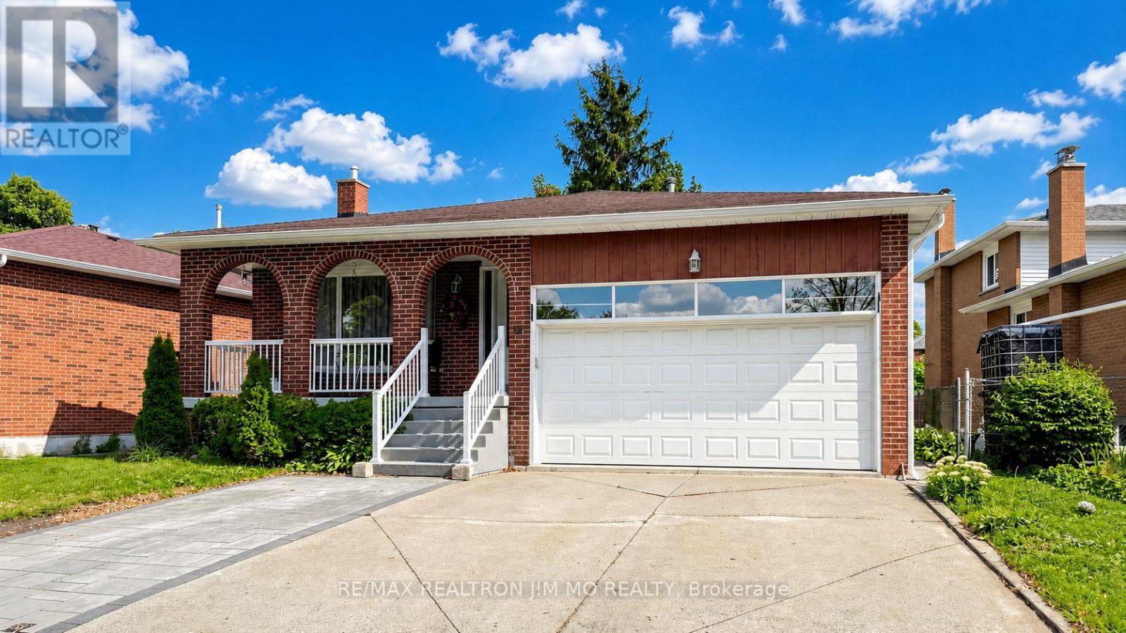 211 Risebrough Circuit, Markham, Ontario  L3R 3J1 - Photo 2 - N13712646