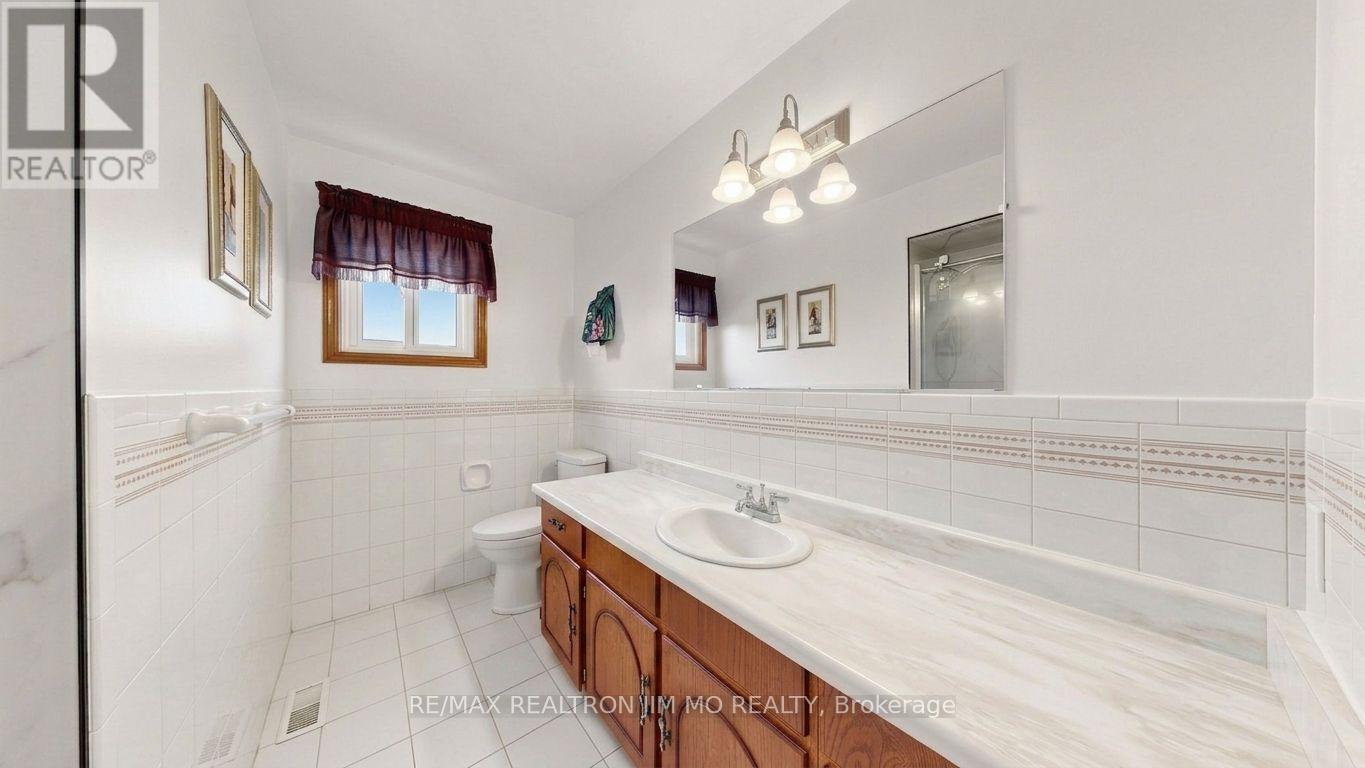 211 Risebrough Circuit, Markham, Ontario  L3R 3J1 - Photo 23 - N13712646