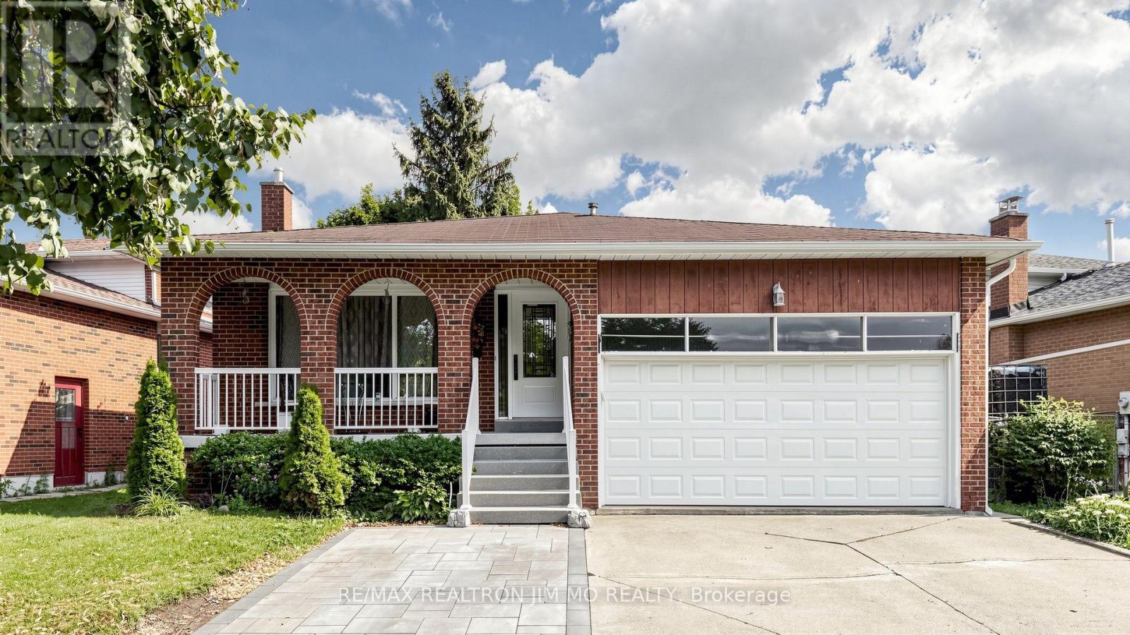 211 Risebrough Circuit, Markham, Ontario  L3R 3J1 - Photo 3 - N13712646