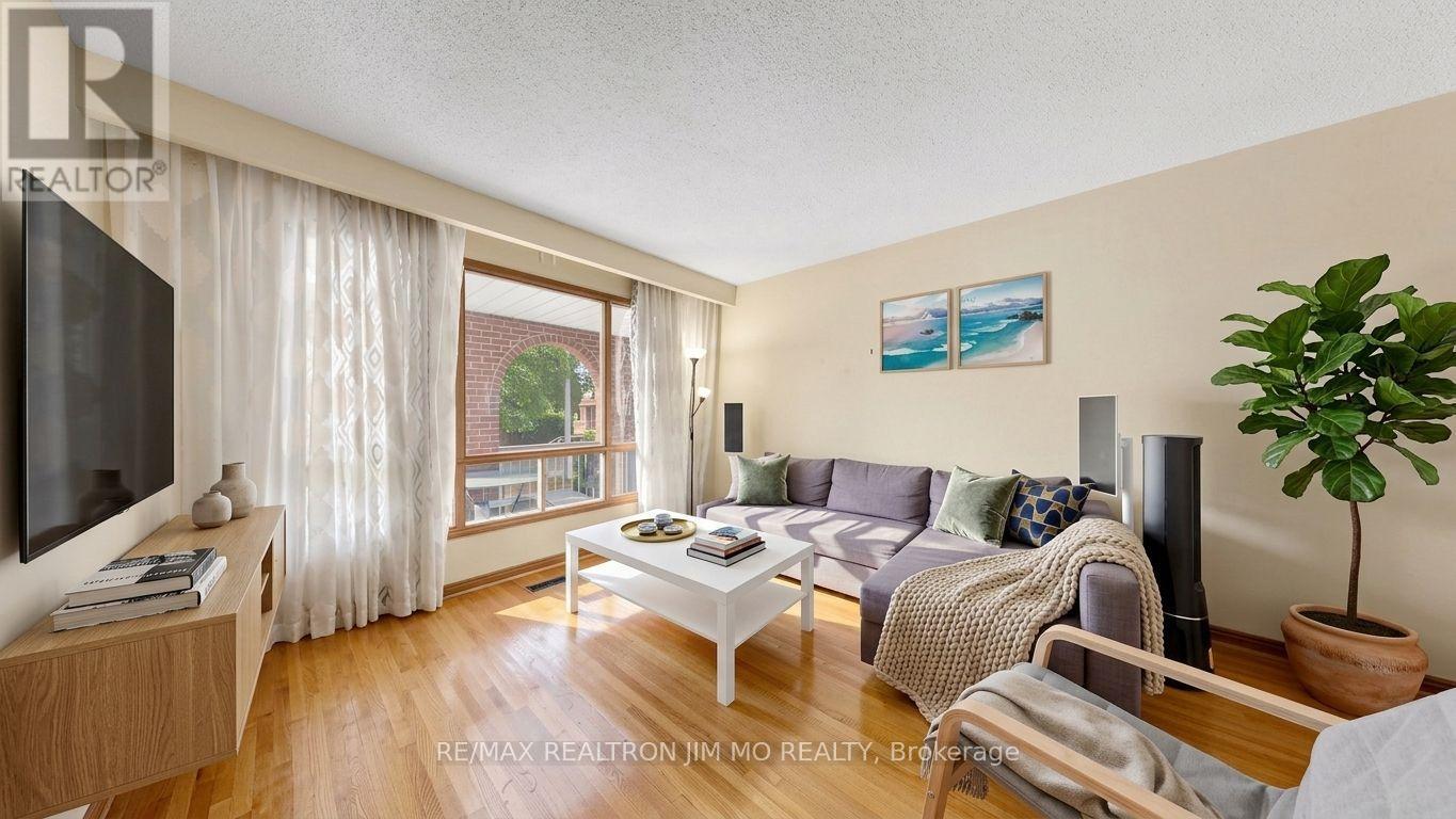 211 Risebrough Circuit, Markham, Ontario  L3R 3J1 - Photo 5 - N13712646