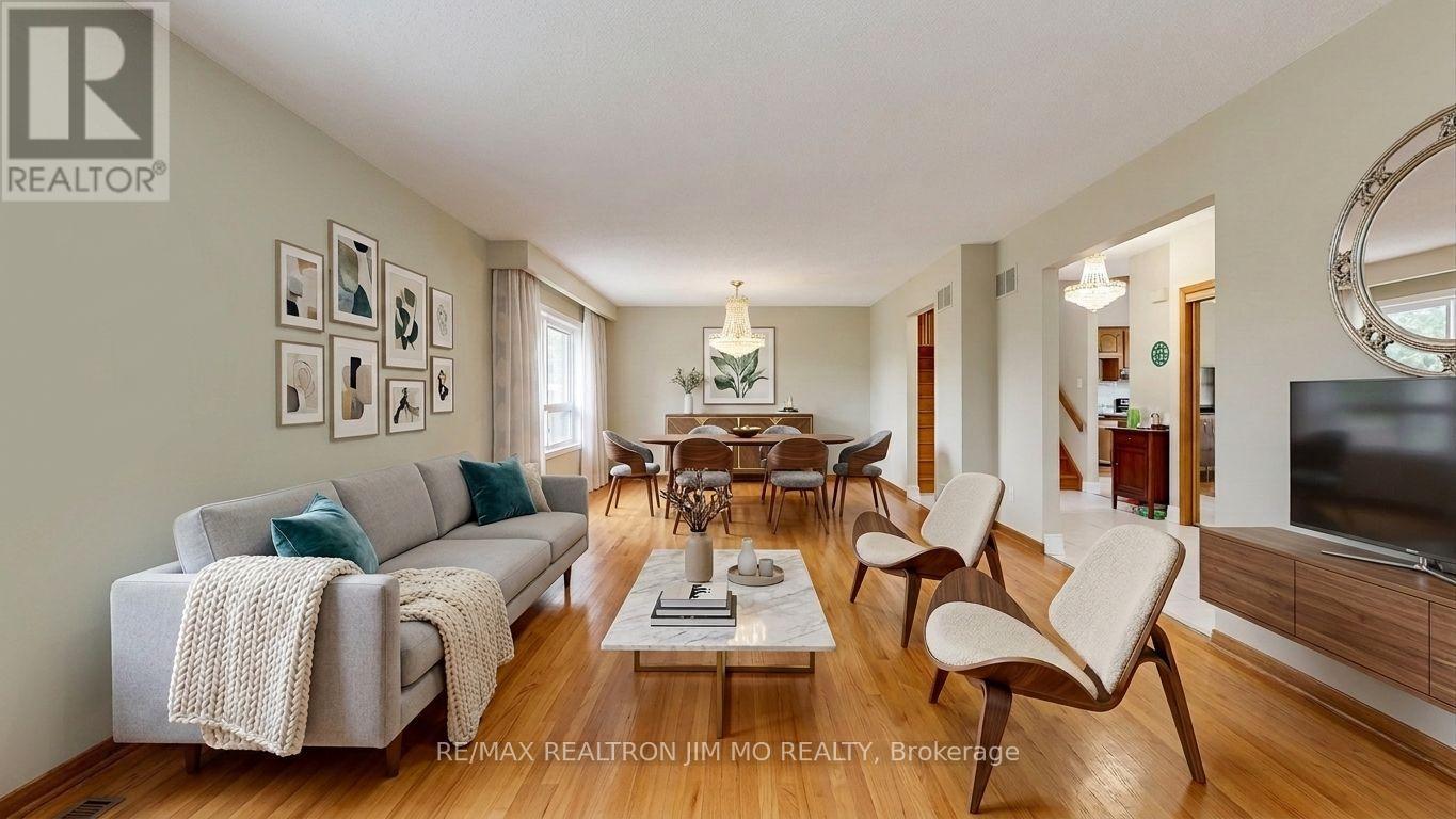 211 Risebrough Circuit, Markham, Ontario  L3R 3J1 - Photo 6 - N13712646