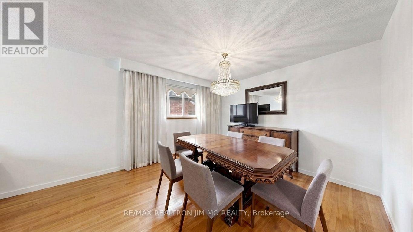 211 Risebrough Circuit, Markham, Ontario  L3R 3J1 - Photo 7 - N13712646