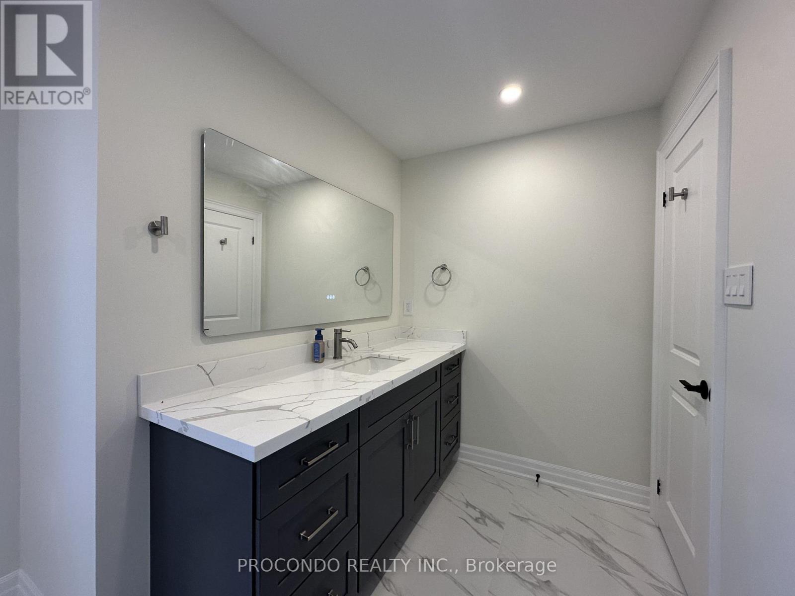 Room 1 - 3366 Mulcaster Road, Mississauga, Ontario L5L 5A7 - Photo 2 - W13712632