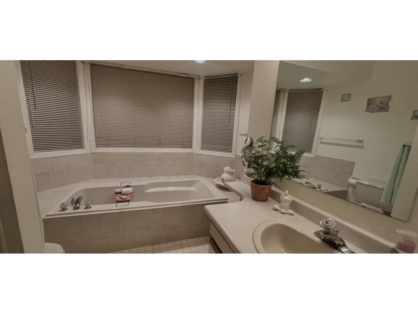 14374 86a Avenue, Surrey, British Columbia  V3W 0K4 - Photo 9 - R3158647