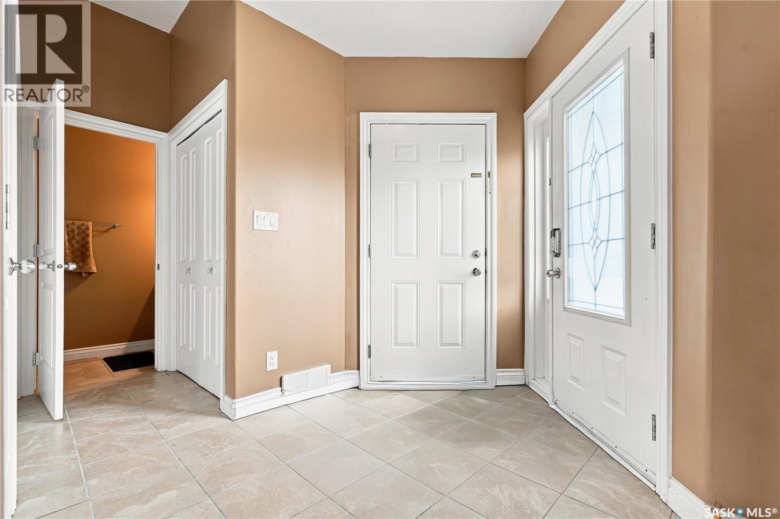18 118 Hampton Circle, Saskatoon, Saskatchewan  S7R 0C9 - Photo 6 - SK046666