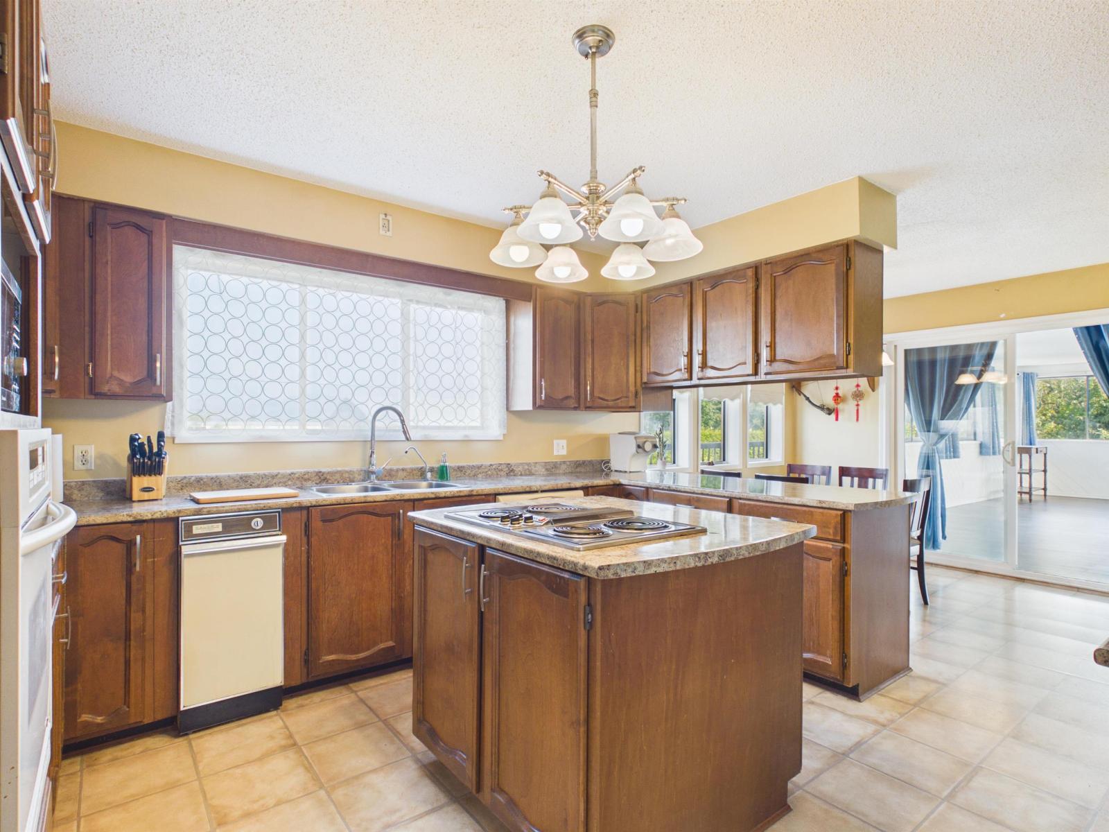 6631 Hopedale Road, Greendale, Sardis - Greendale, British Columbia  V2R 4L4 - Photo 4 - R3158281
