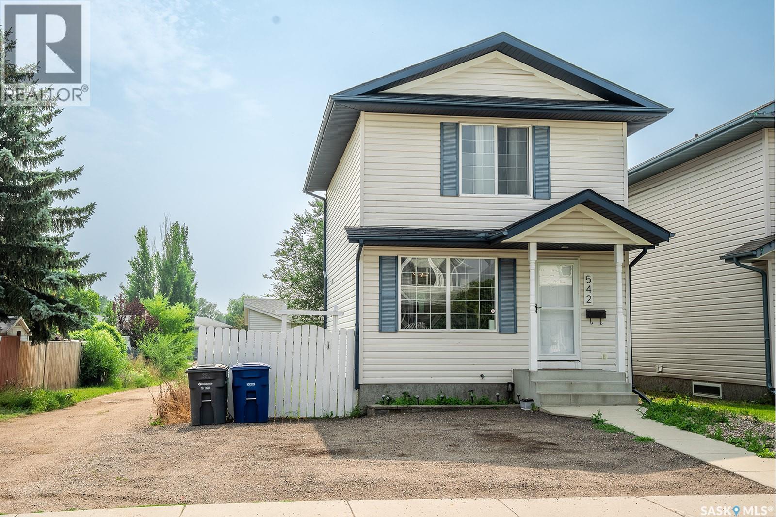 542 Carter Way, Saskatoon, Saskatchewan  S7L 7J1 - Photo 3 - SK046644