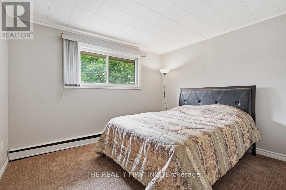48 Lake Road, Lambton Shores (Grand Bend), Ontario  N0M 1T0 - Photo 32 - X13712698