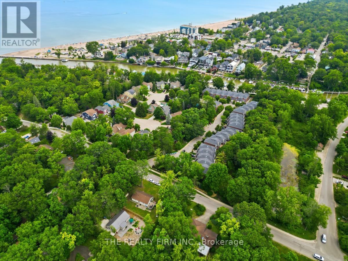 48 Lake Road, Lambton Shores (Grand Bend), Ontario  N0M 1T0 - Photo 4 - X13712698