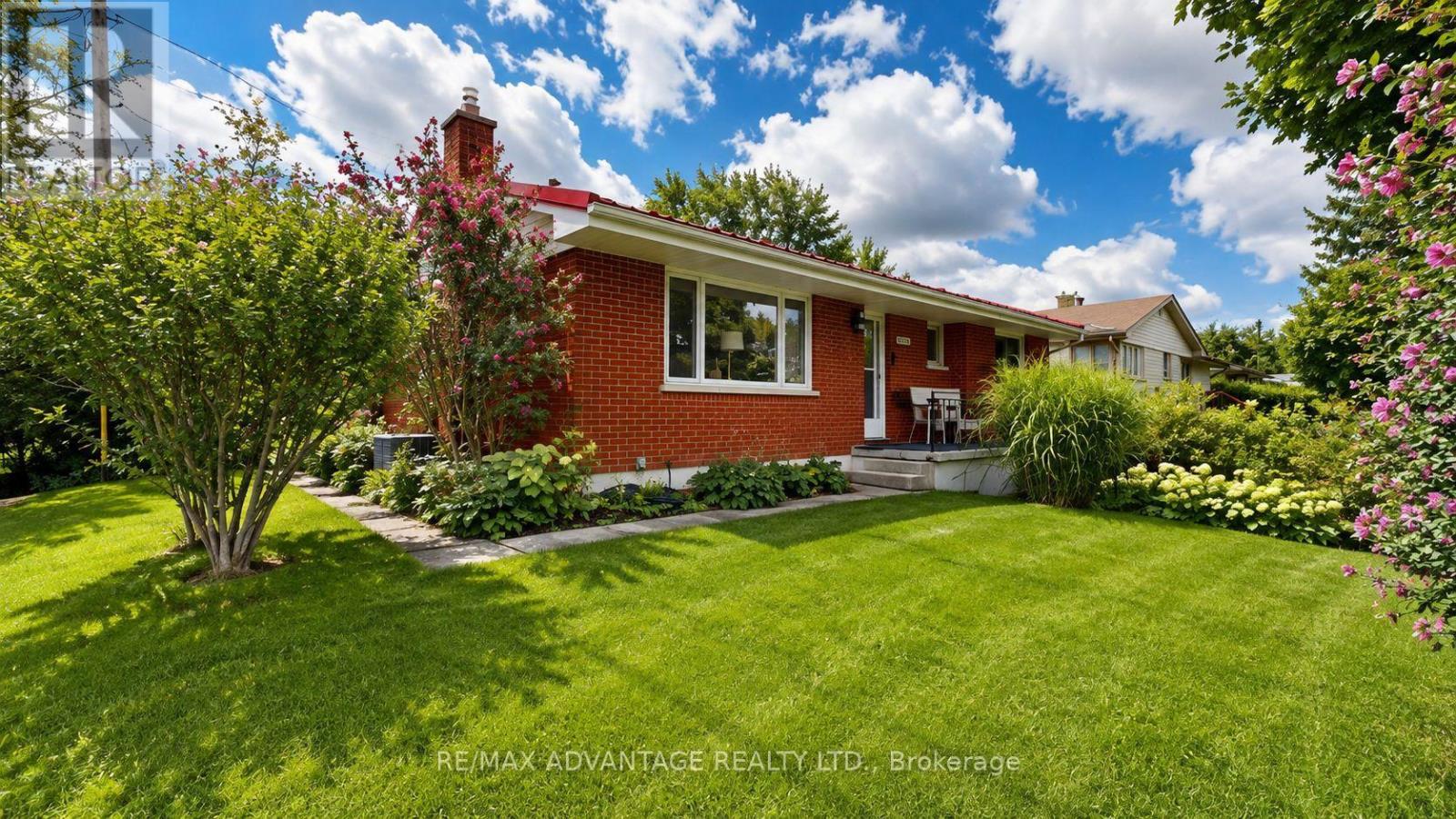 1031 Eagle Drive, London South (South J), Ontario  N5Z 3H4 - Photo 3 - X13712702