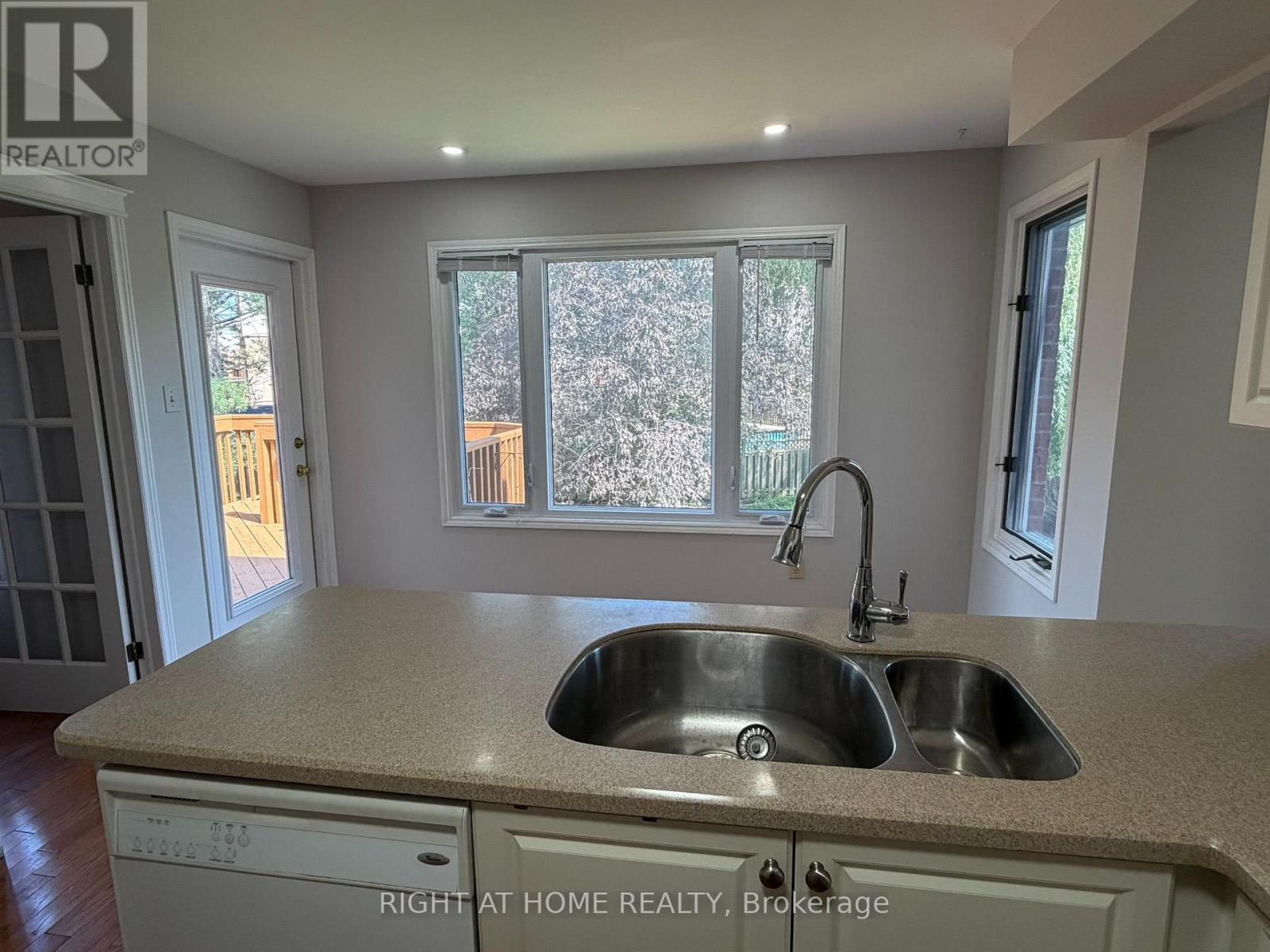 1004 Aldersbrook Road, London North (North I), Ontario  N6G 4N5 - Photo 11 - X13712784
