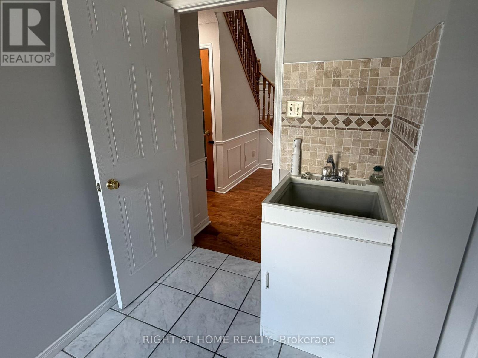 1004 Aldersbrook Road, London North (North I), Ontario  N6G 4N5 - Photo 19 - X13712784