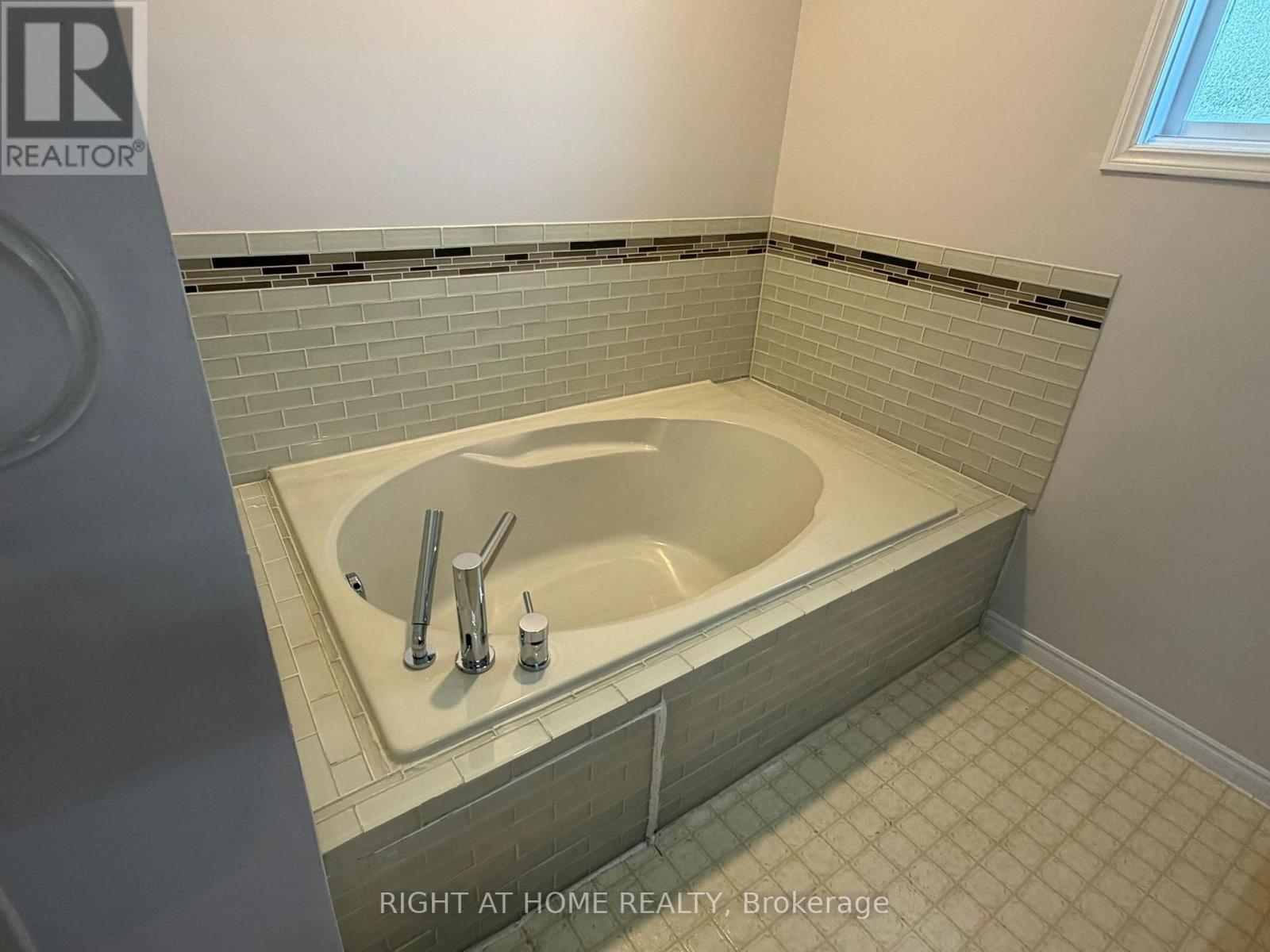 1004 Aldersbrook Road, London North (North I), Ontario  N6G 4N5 - Photo 34 - X13712784