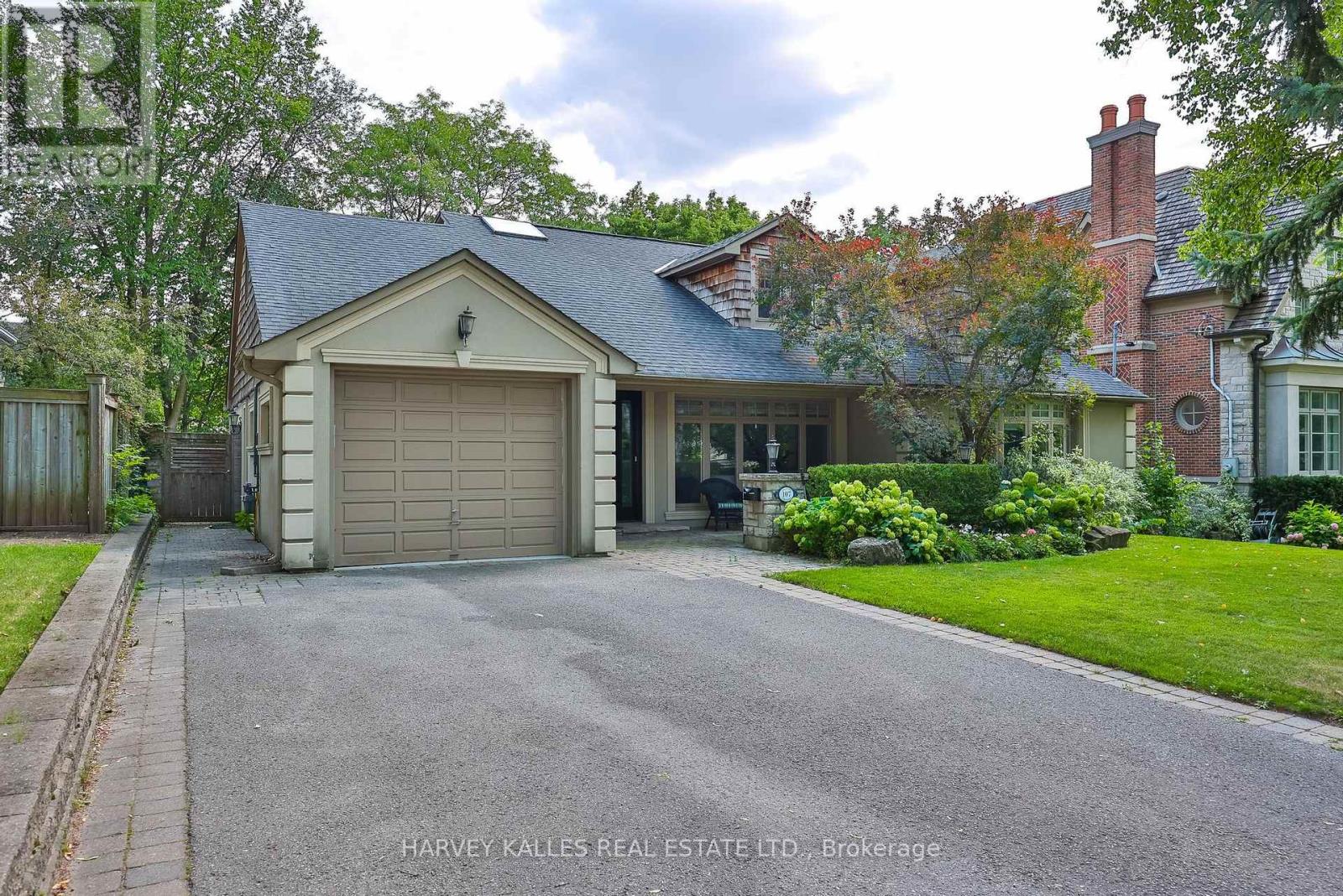107 STRATFORD CRESCENT, Toronto, Ontario