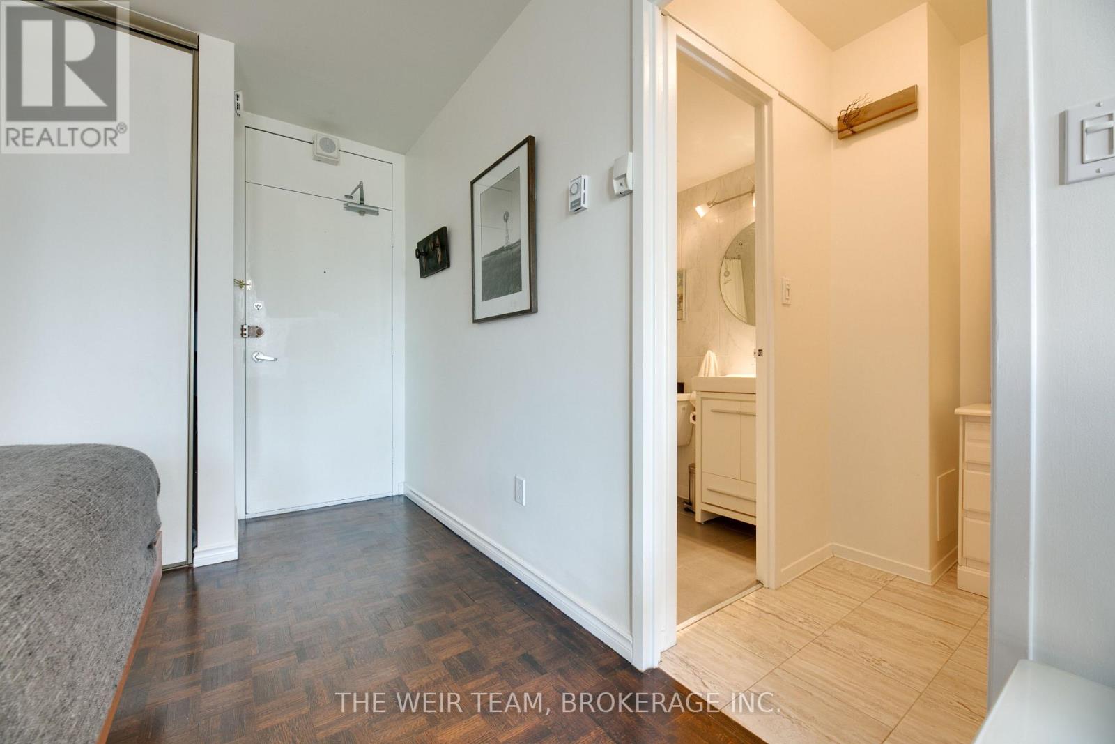 905 - 40 Homewood Avenue, Toronto, Ontario  M4Y 2K2 - Photo 2 - C13712732