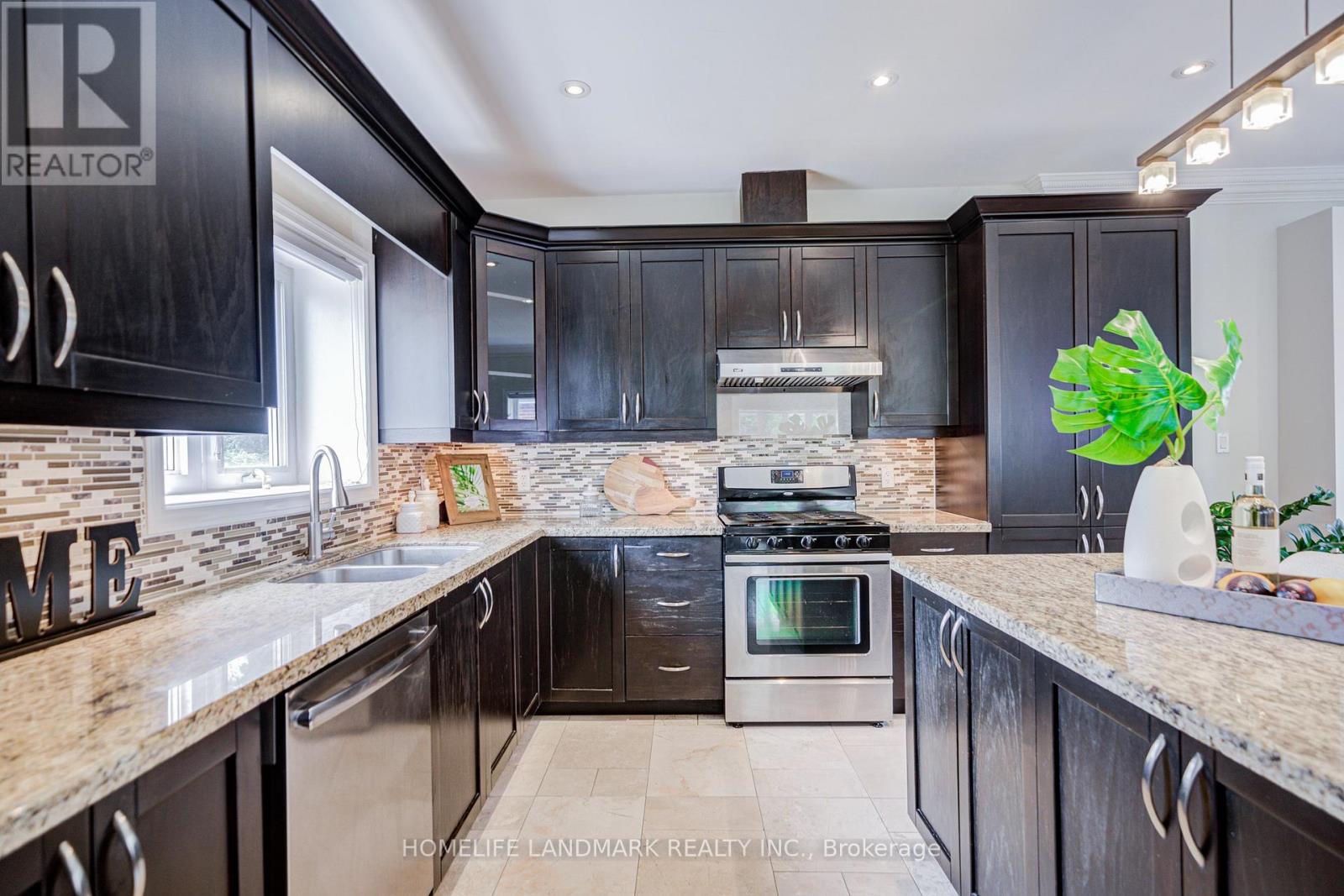 964 Pharmacy Avenue, Toronto, Ontario  M1R 2G6 - Photo 10 - E13712684