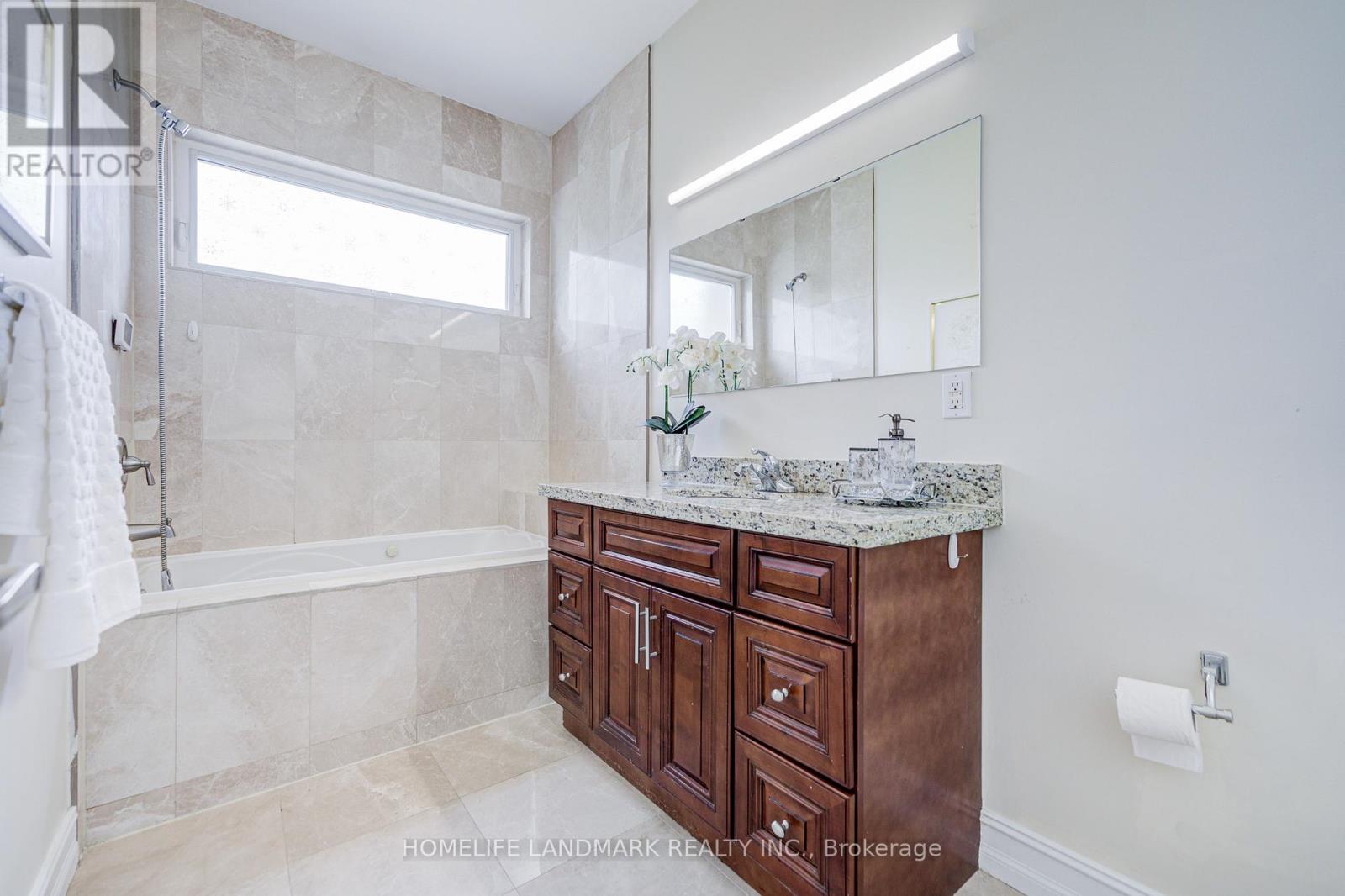 964 Pharmacy Avenue, Toronto, Ontario  M1R 2G6 - Photo 19 - E13712684