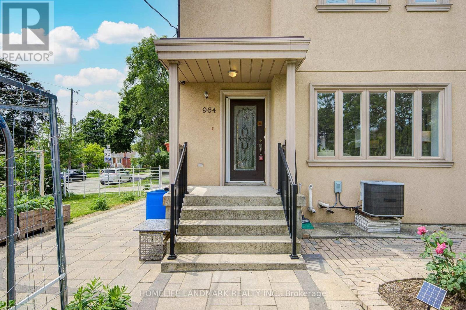 964 Pharmacy Avenue, Toronto, Ontario  M1R 2G6 - Photo 4 - E13712684