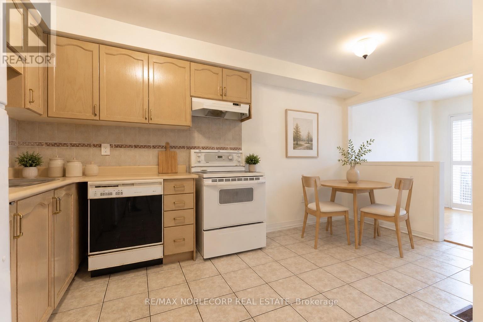 28 Opera Place, Vaughan, Ontario  L4L 8Y8 - Photo 4 - N13712762