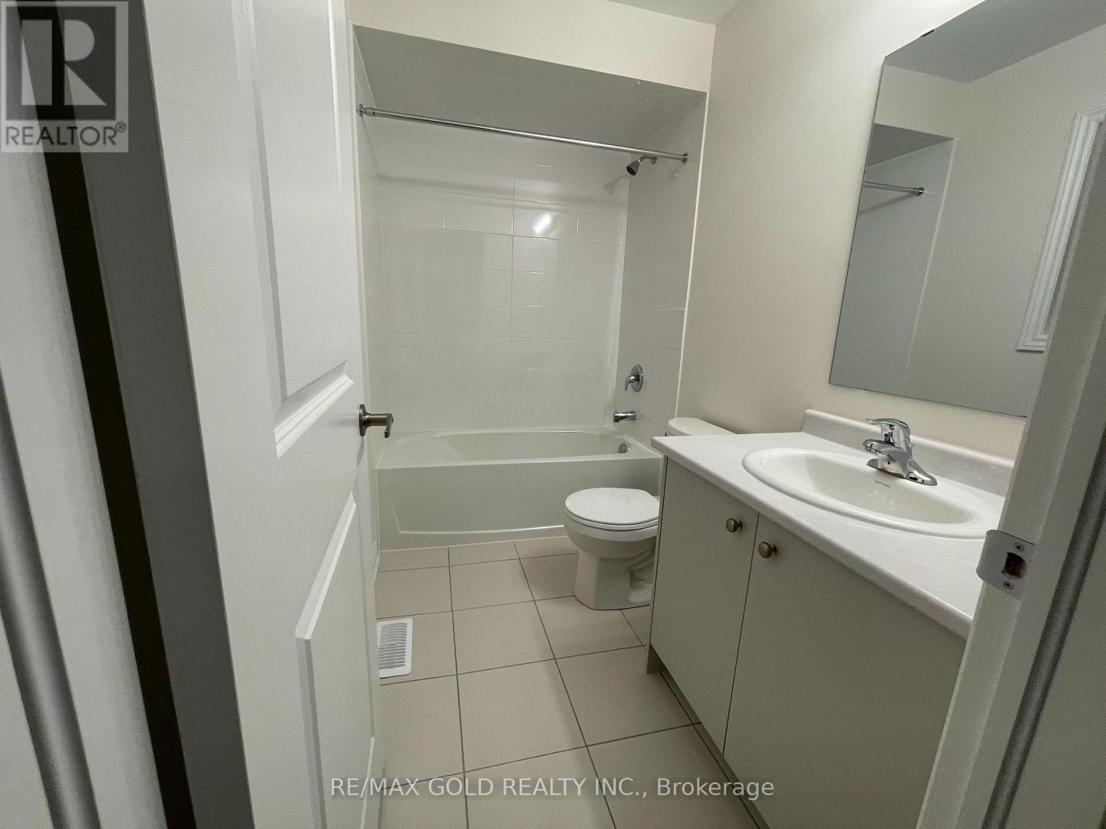 21 Sanford Circle, Springwater, Ontario L9X 2A8 - Photo 13 - S13712714