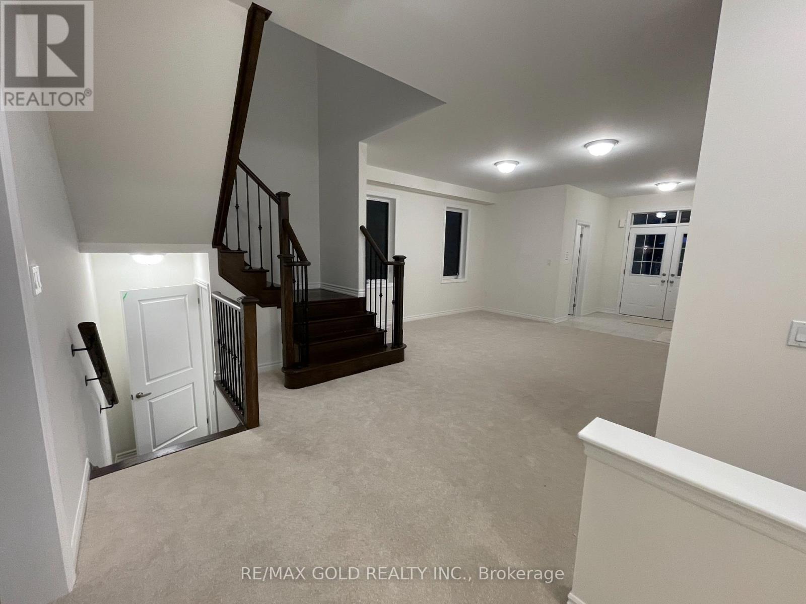 21 Sanford Circle, Springwater, Ontario L9X 2A8 - Photo 4 - S13712714