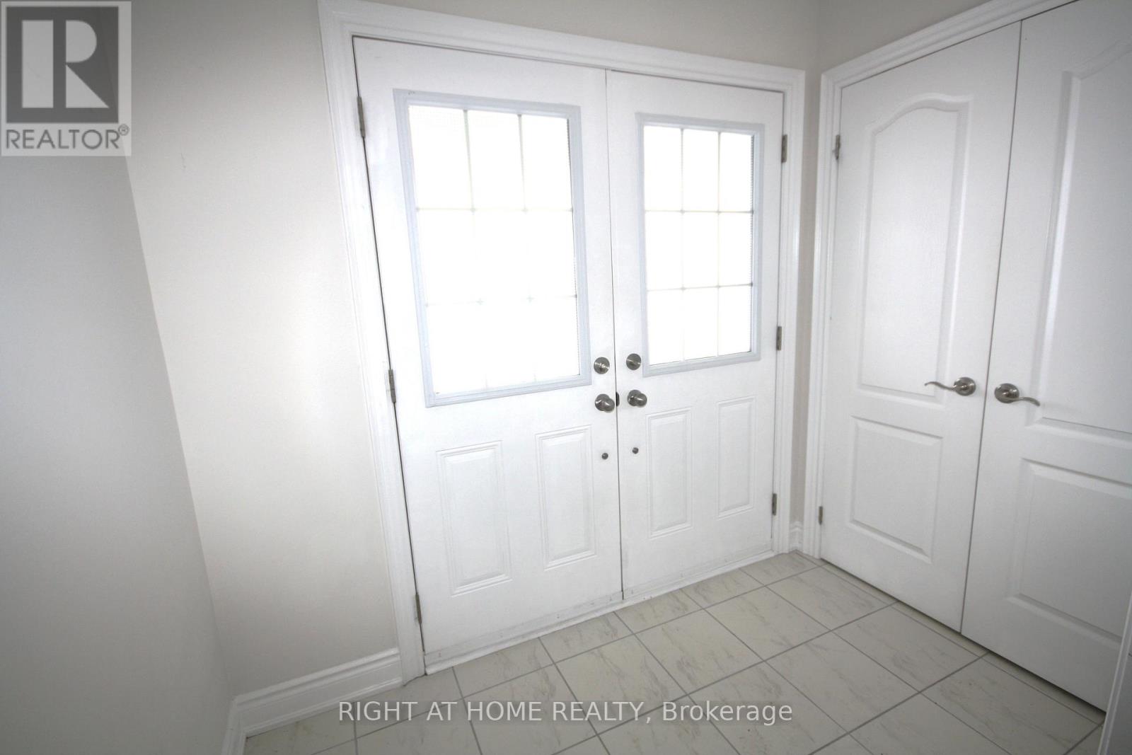 66 White Crescent, Barrie (Holly), Ontario  L4N 5Z9 - Photo 4 - S13712736