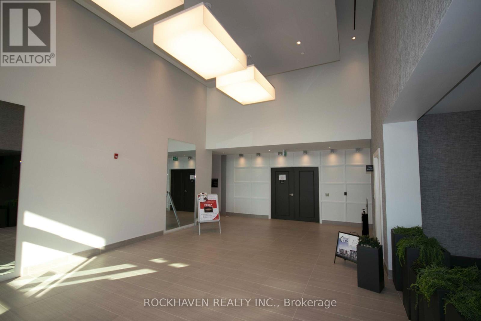 210 - 102 Grovewood Common, Oakville, Ontario L6H 0X3 - Photo 2 - W13712760