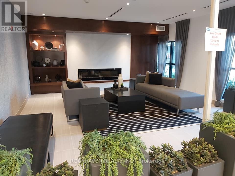 210 - 102 Grovewood Common, Oakville, Ontario L6H 0X3 - Photo 3 - W13712760