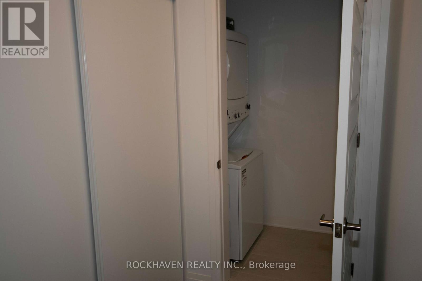 210 - 102 Grovewood Common, Oakville, Ontario L6H 0X3 - Photo 8 - W13712760