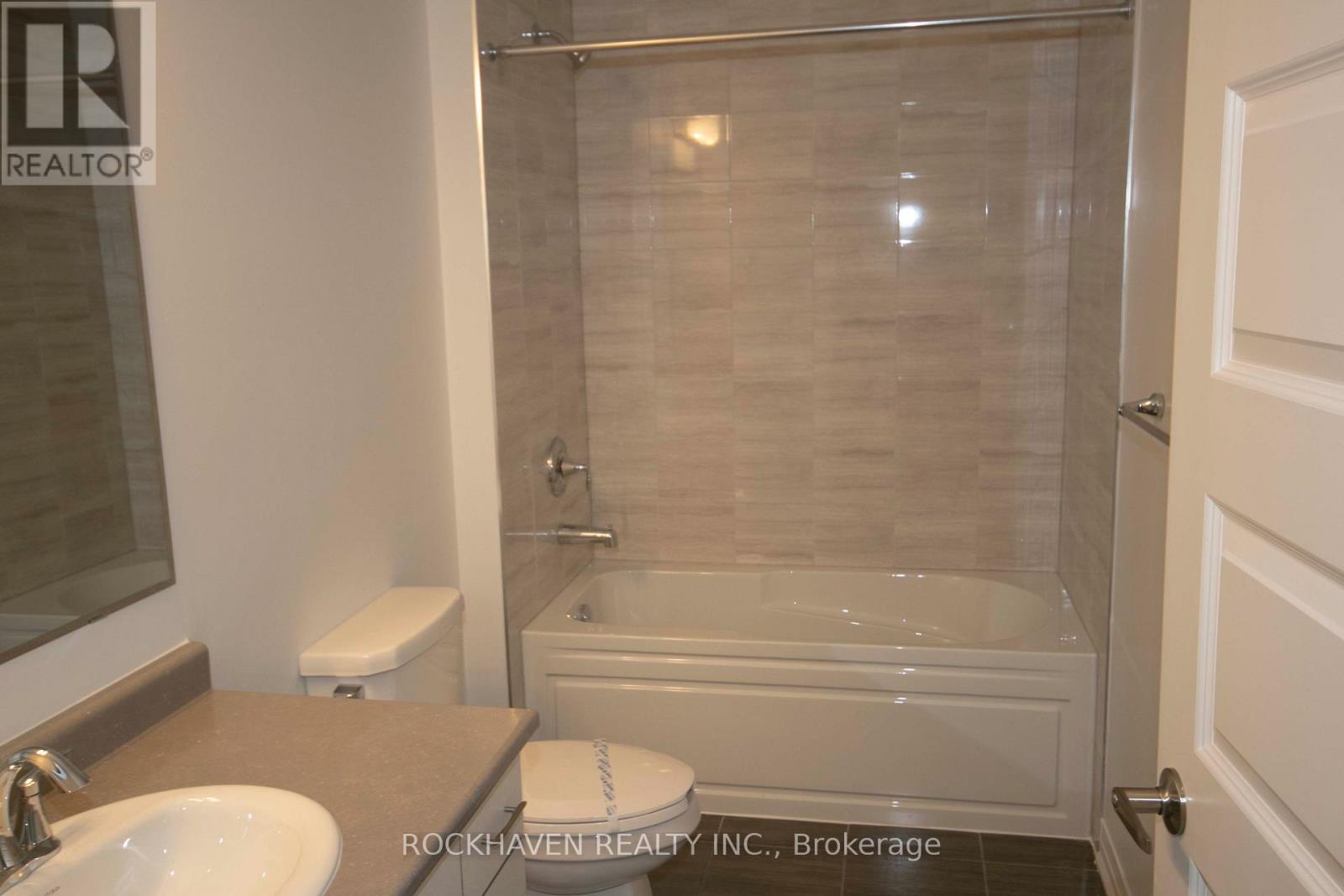 210 - 102 Grovewood Common, Oakville, Ontario L6H 0X3 - Photo 9 - W13712760