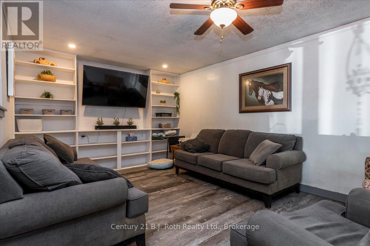 2286 Flos 10 Road, Springwater, Ontario  L0L 1P0 - Photo 4 - S12855224