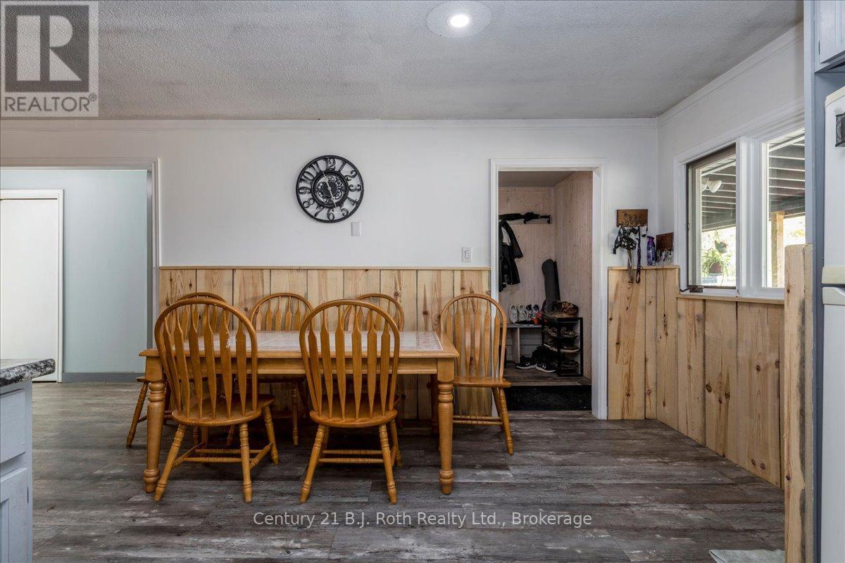 2286 Flos 10 Road, Springwater, Ontario  L0L 1P0 - Photo 9 - S12855224